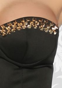 schwarzes Vintage-Kleid mit goldenen Spikes