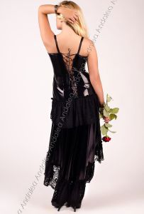 Langes Wetlook-Kleid mit schwarzer Spitze